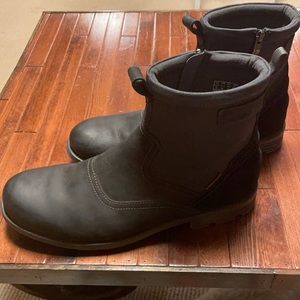 Clarks men’s size 11.5 waterproof boots